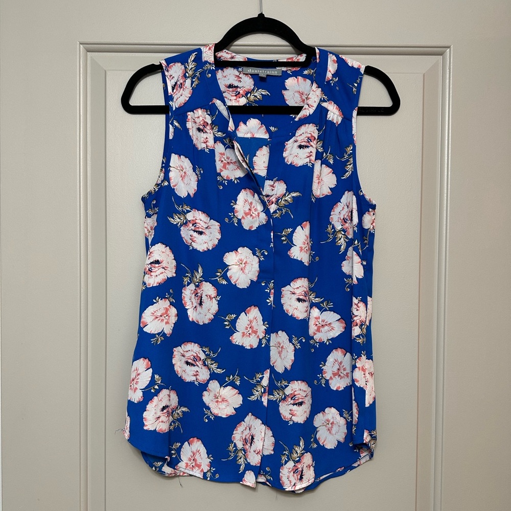 Daniel Rainn White and Pink Sleeveless Button Down Blouse